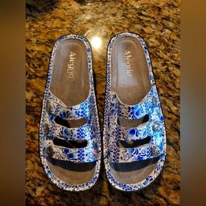 Alegria womens sandals